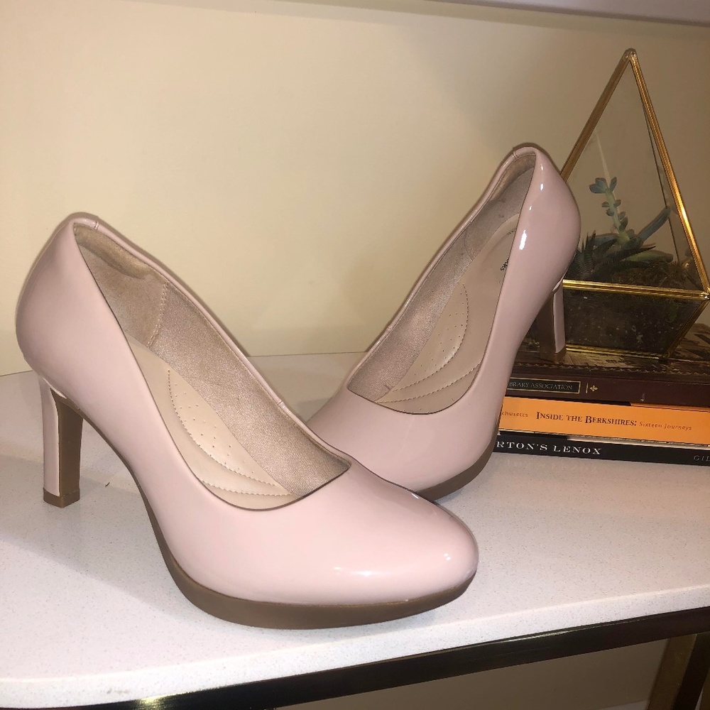 Clarks collection pink patent high heel pumps, size 7